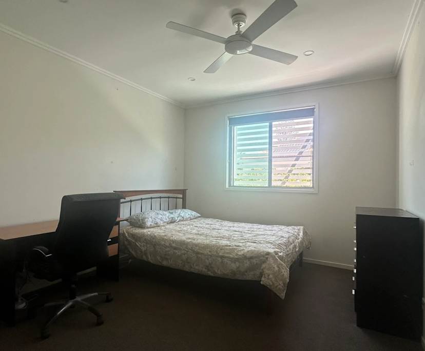 $350, Share-house, 4 bathrooms, Surfers Paradise QLD 4217