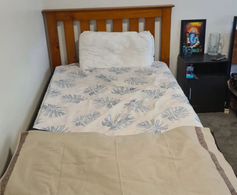 Furnished room in a flatshare