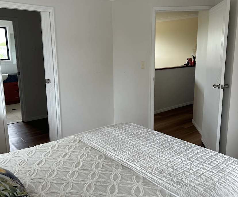 Furnished room with ensuite in a flatshare