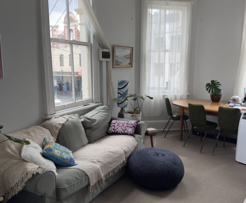 Furnished room in a flatshare