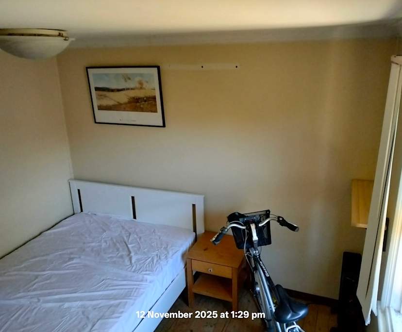 Furnished room in a share house