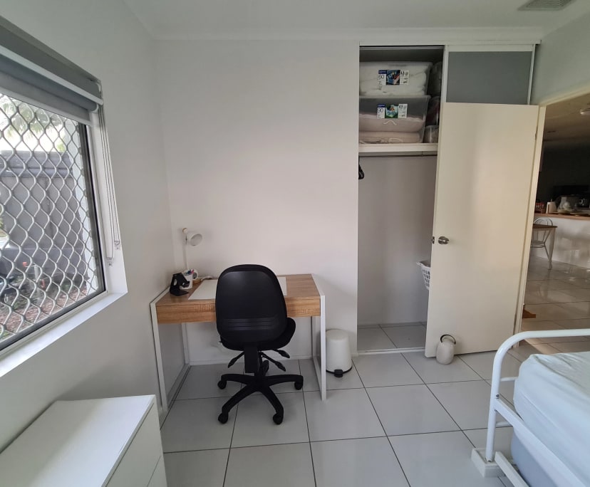 Room for Rent in Clifton Beach, Cairns 225, Furni...