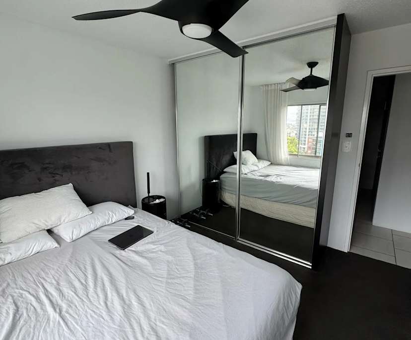 Furnished room in a flatshare