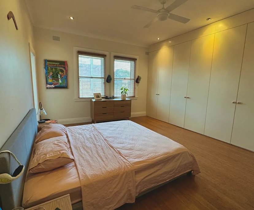 Furnished room in a flatshare