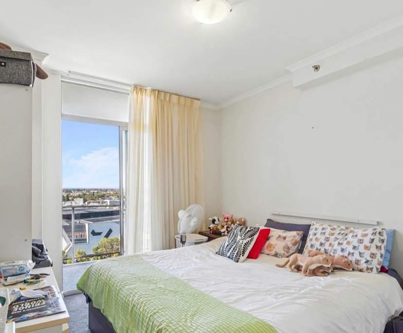 Furnished room in a flatshare
