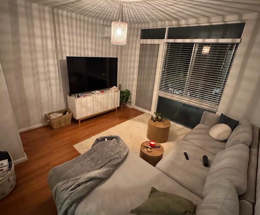 Unfurnished room in a flatshare