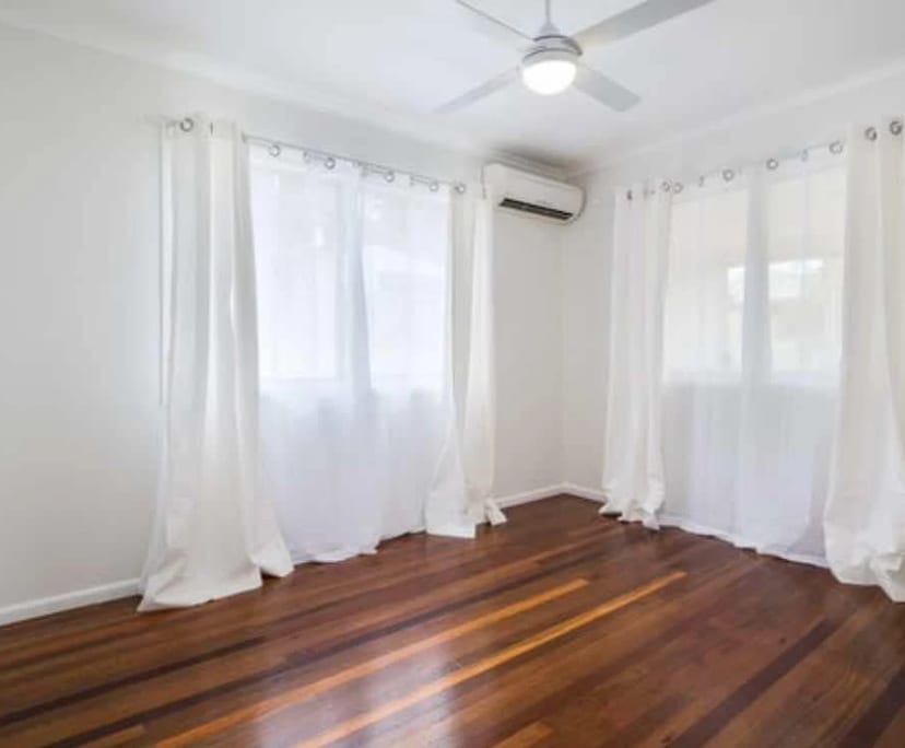 Room for Rent in Bardon, Brisbane 250, Unfurnishe...