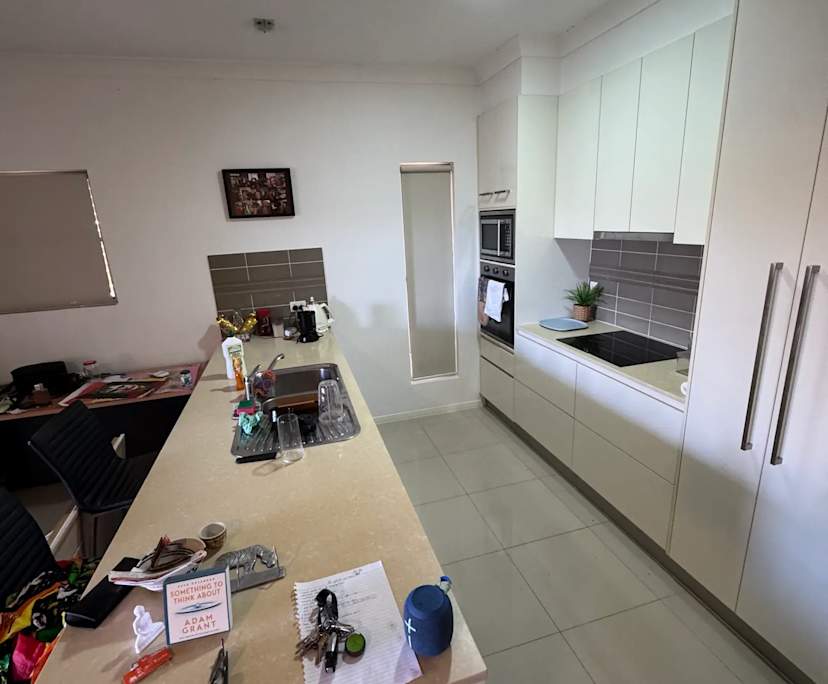 $310, Flatshare, 2 bathrooms, Holland Park West QLD 4121