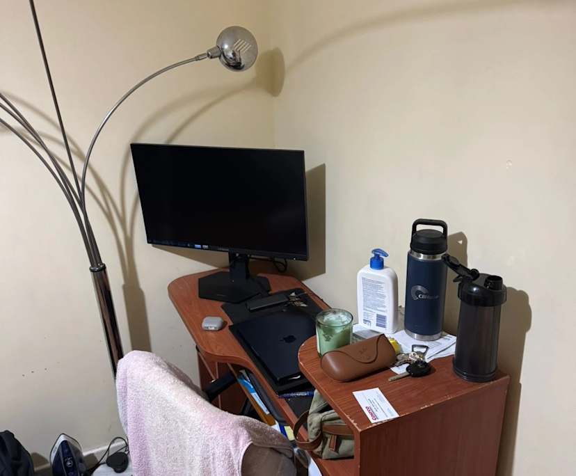 Furnished room in a share house