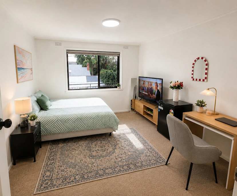 Furnished room in a flatshare