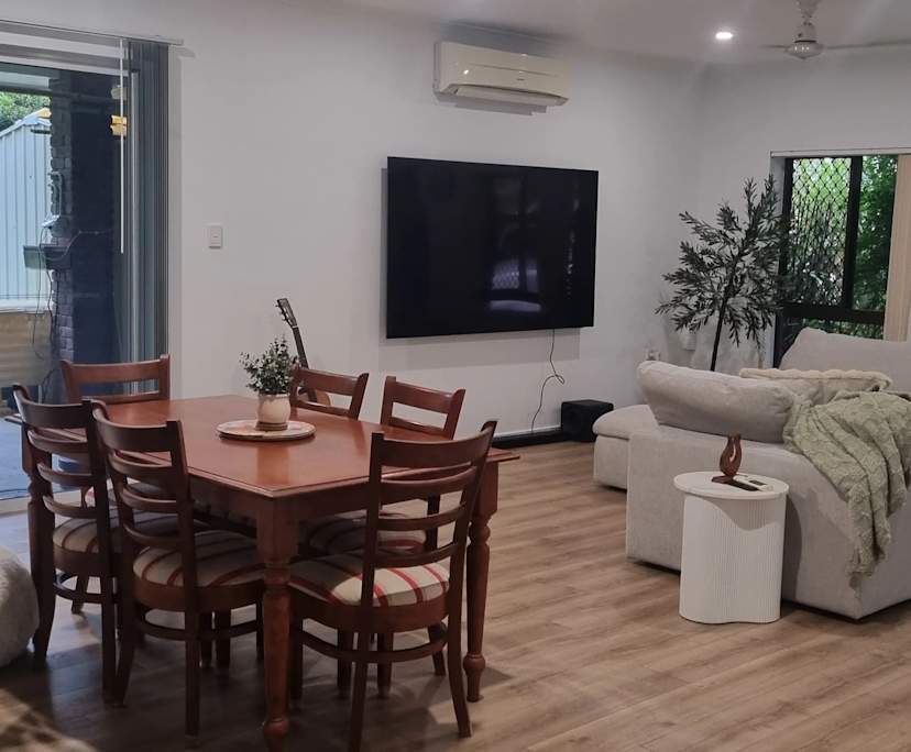 $350, Share-house, 4 bathrooms, Mooroobool QLD 4870