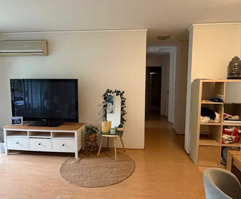 Furnished room in a flatshare
