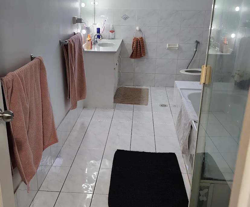 $325, Share-house, 4 bathrooms, Mermaid Waters QLD 4218
