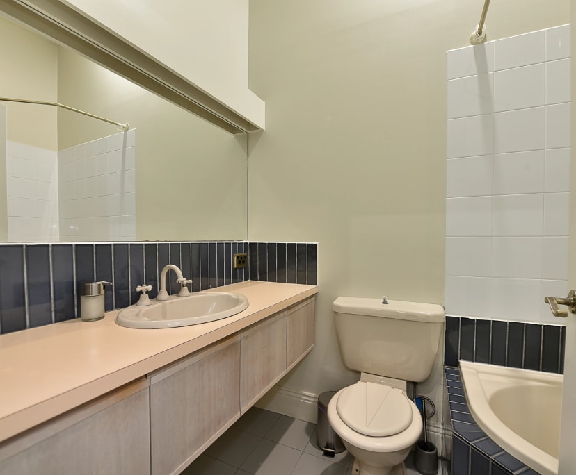 $1,120, Whole-property, 3 bathrooms, Melbourne VIC 3000