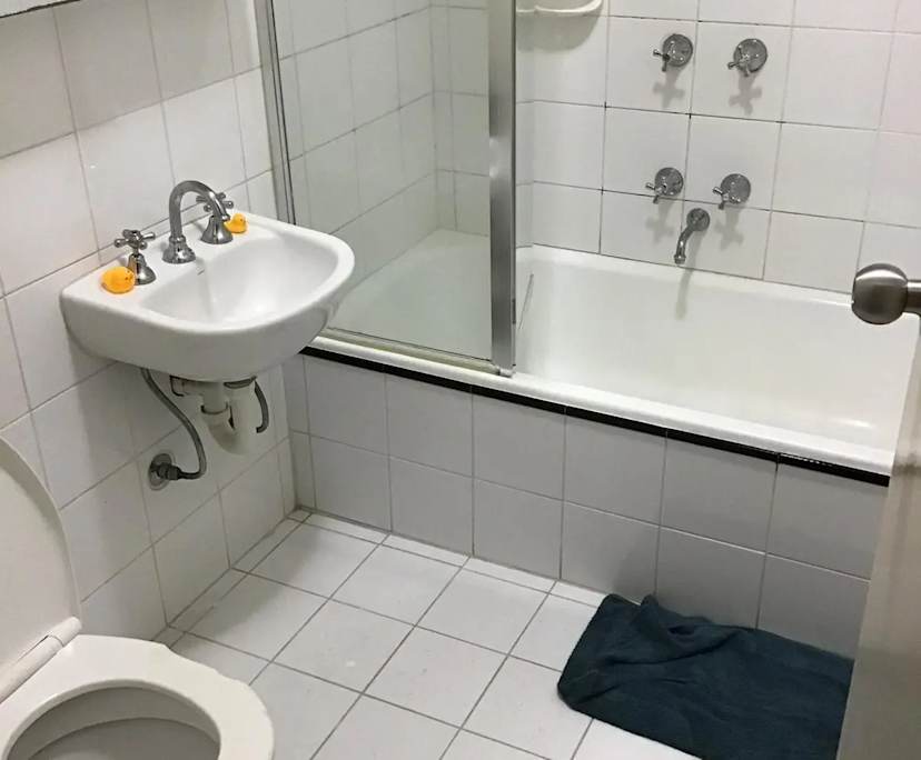 Furnished room in a flatshare