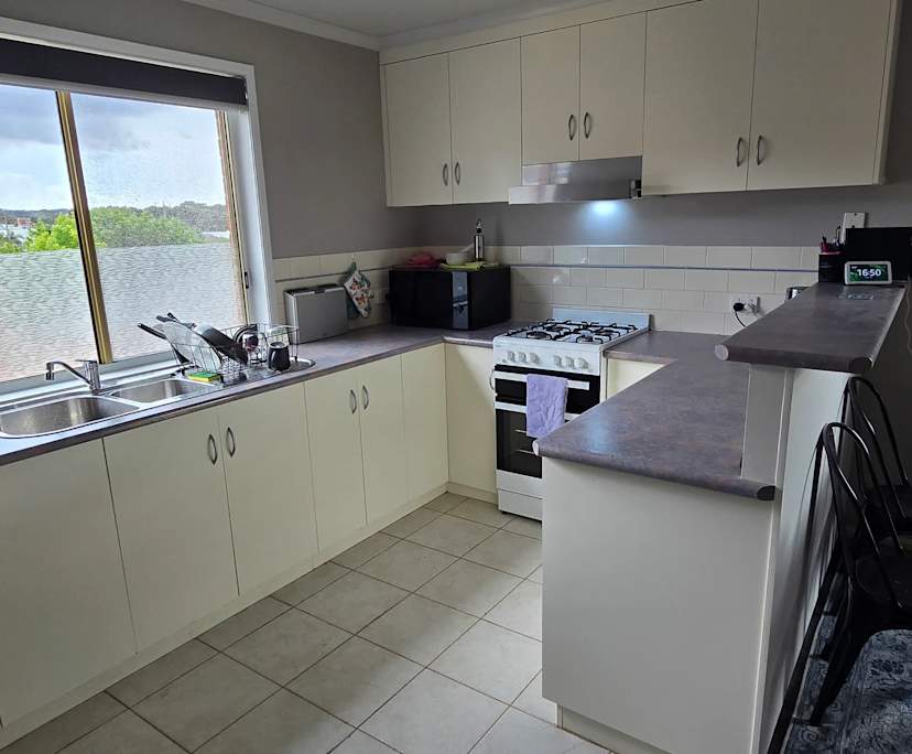 $225, Homestay, 2 bathrooms, Kangaroo Flat VIC 3555