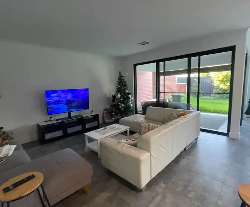 Unfurnished room in a share house