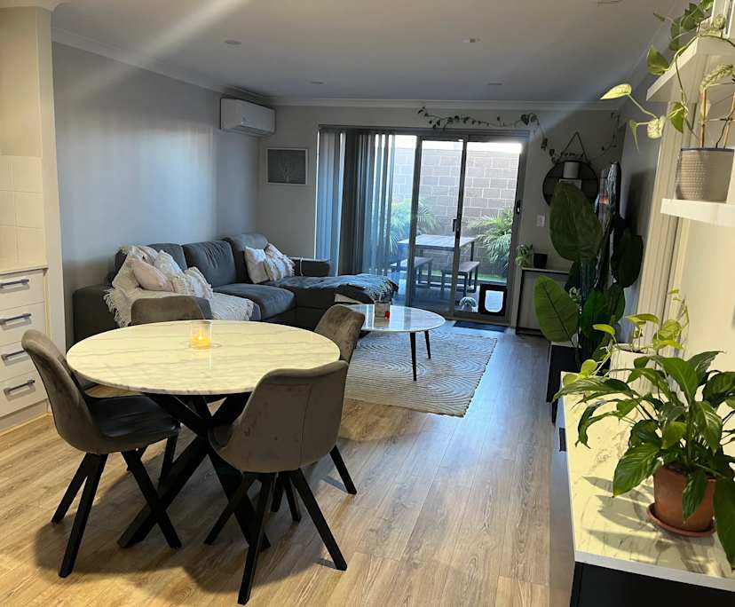 Furnished room in a flatshare