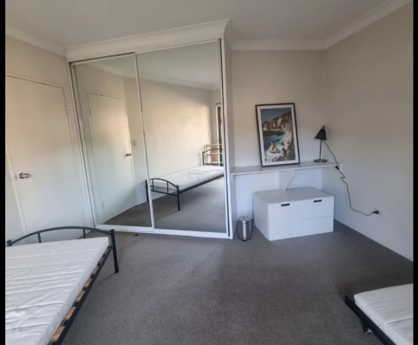 Furnished room in a flatshare