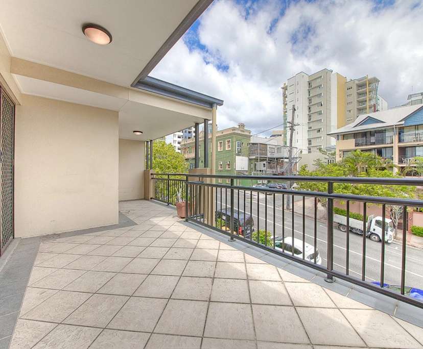 Whole property with 2 rooms for rent