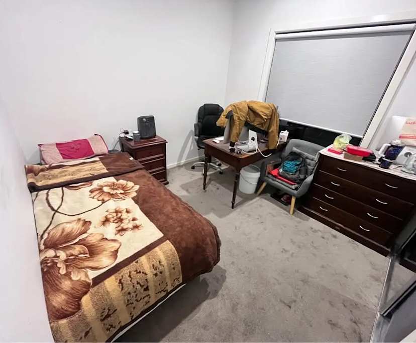 Room in a share house