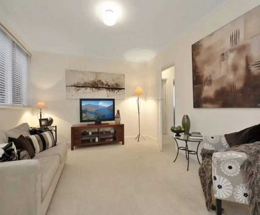 Furnished room in a flatshare