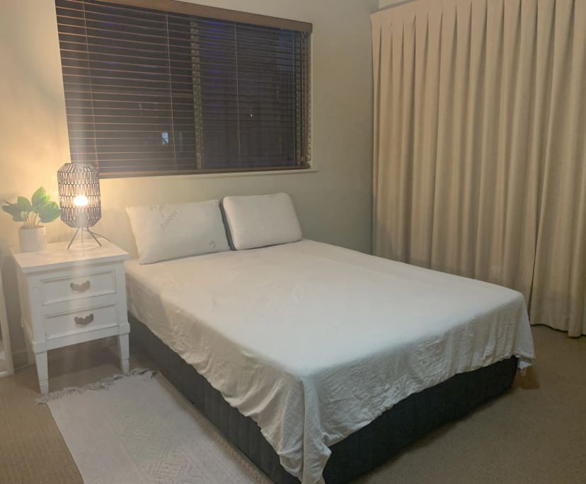 $330, Flatshare, 3 bathrooms, Westcourt QLD 4870