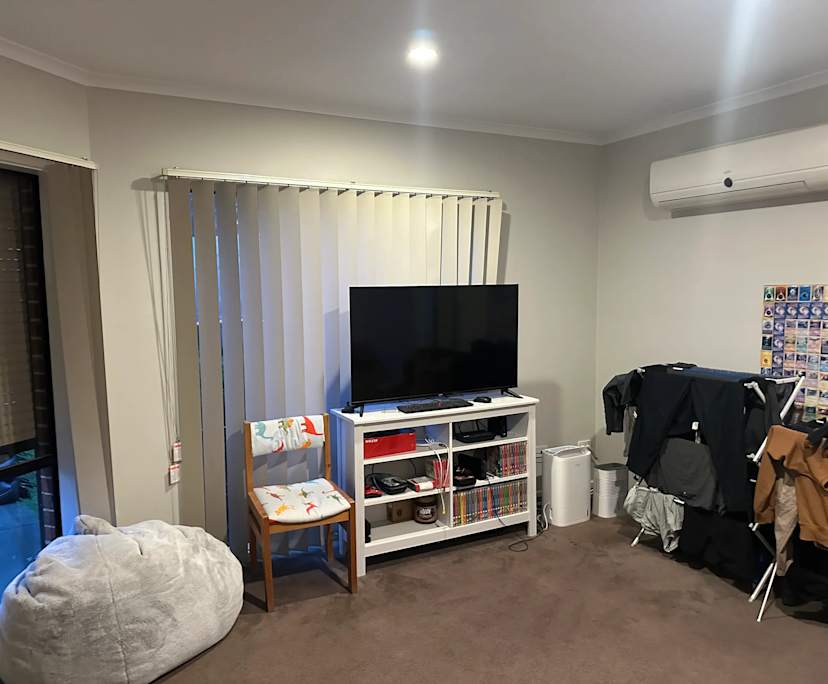 Unfurnished room in a share house