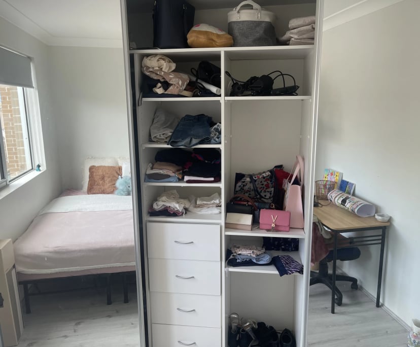 Furnished room in a flatshare