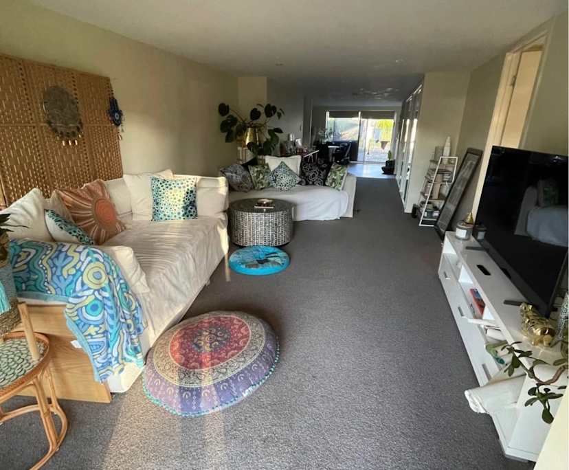 Furnished room in a flatshare