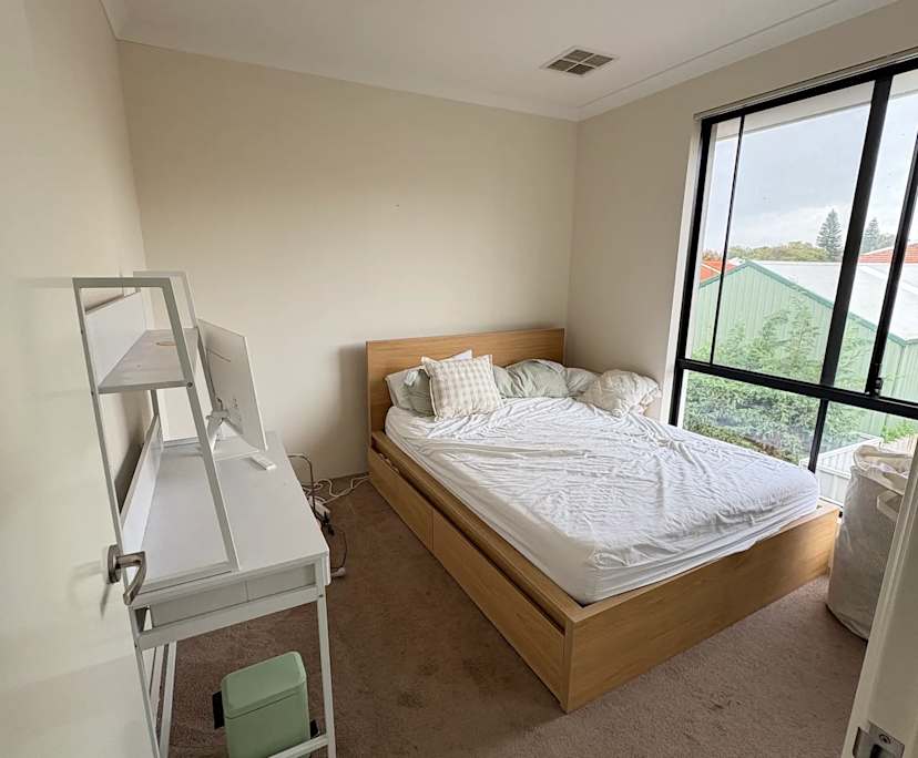 Unfurnished room in a share house