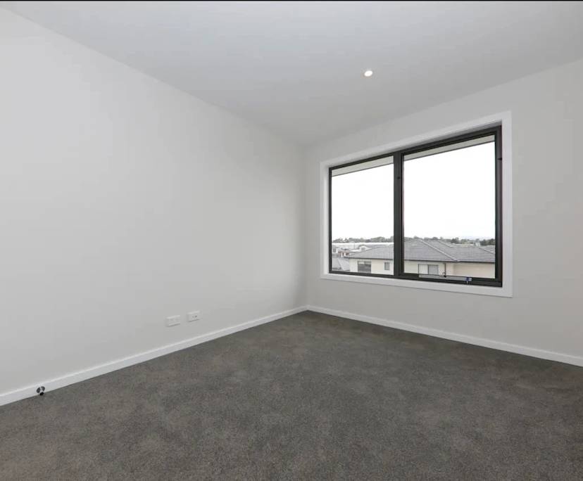 Unfurnished room with own bathroom