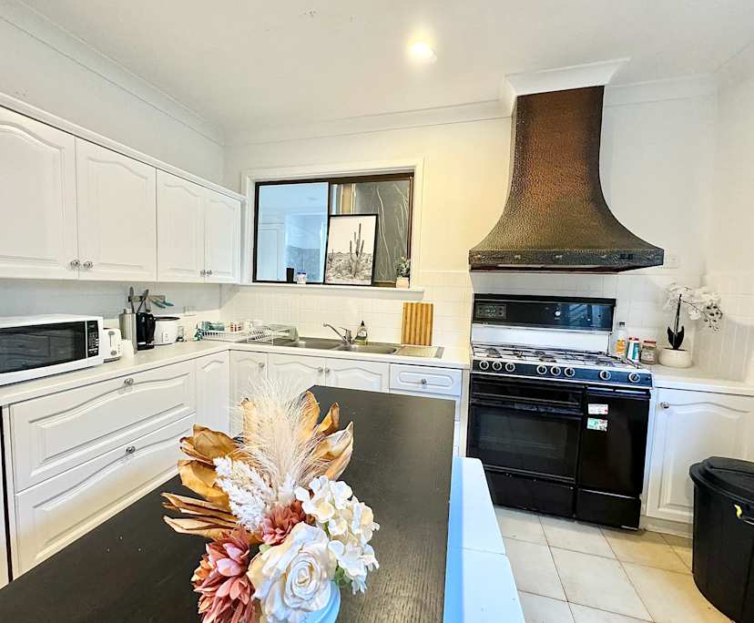 $170, Share-house, 2 bathrooms, Kensington VIC 3031