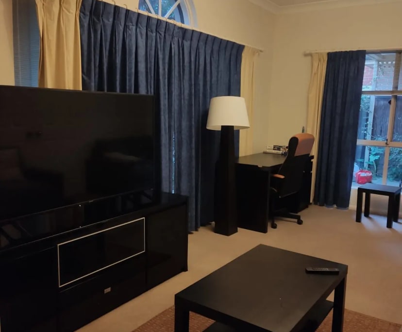 Furnished room in a flatshare