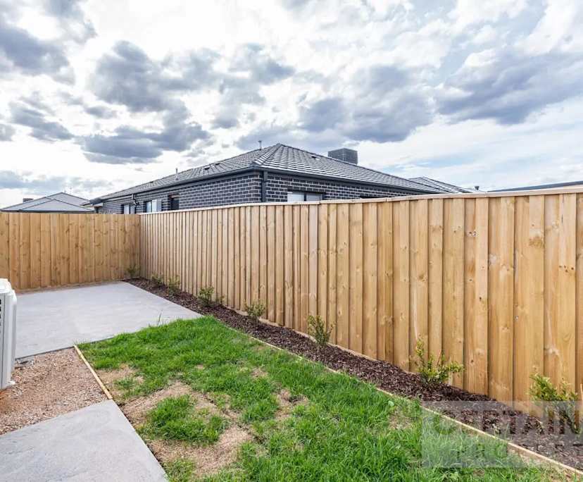 $230, Share-house, 3 bathrooms, Rockbank VIC 3335