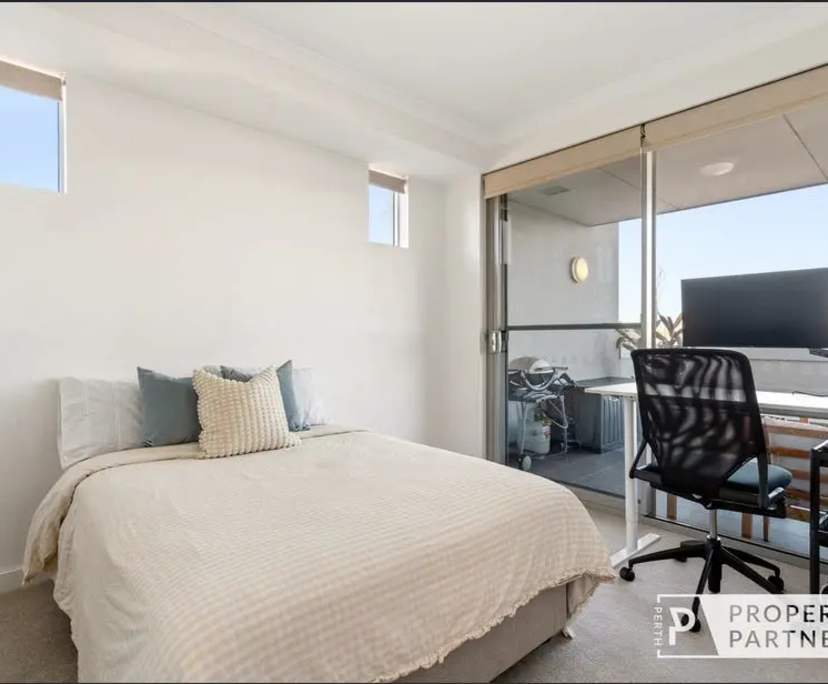 Unfurnished room with own bathroom