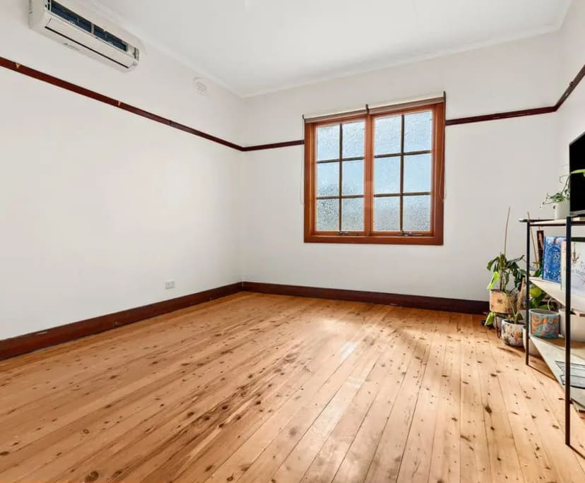 Room in a share house