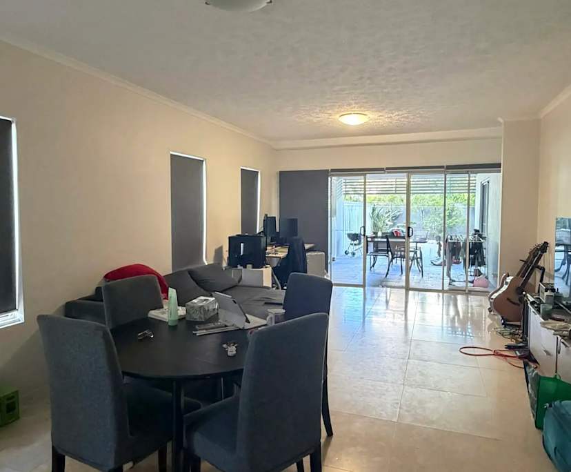 $300, Flatshare, 3 bathrooms, Indooroopilly QLD 4068