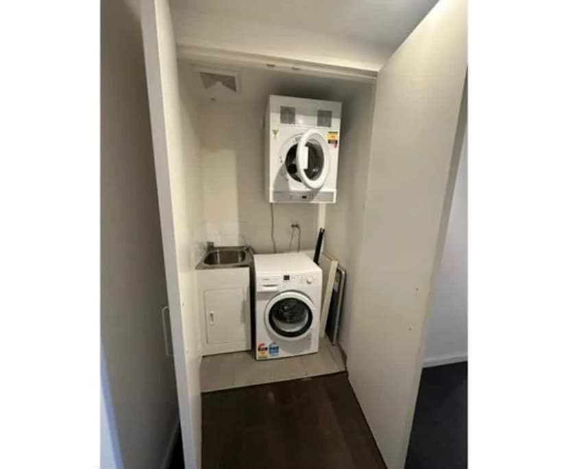 Furnished room in a flatshare