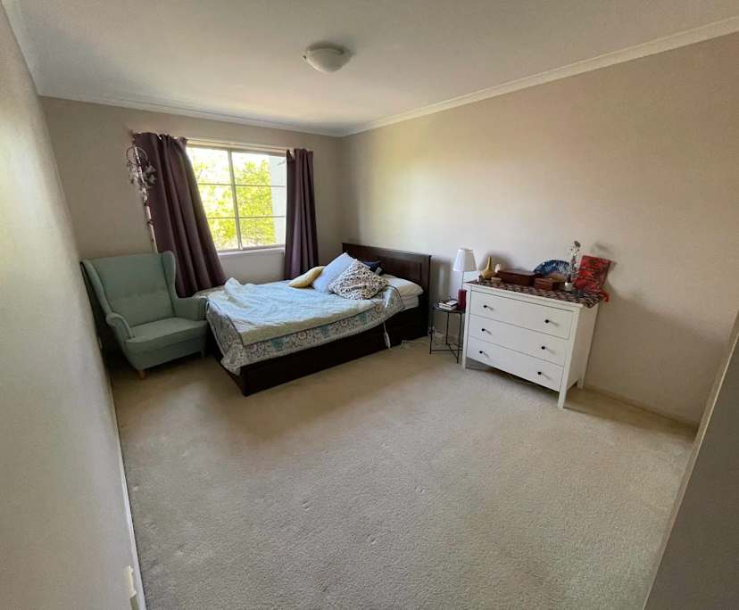 Unfurnished room with ensuite in a flatshare