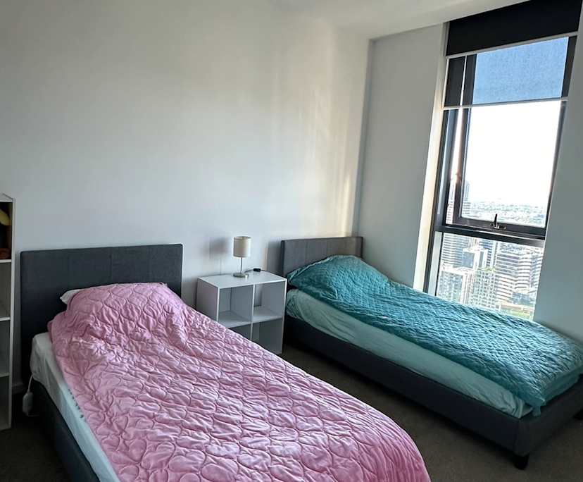 Furnished room in a flatshare