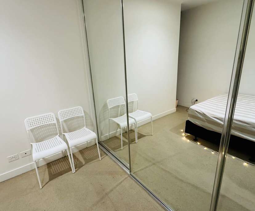 Furnished room in a flatshare