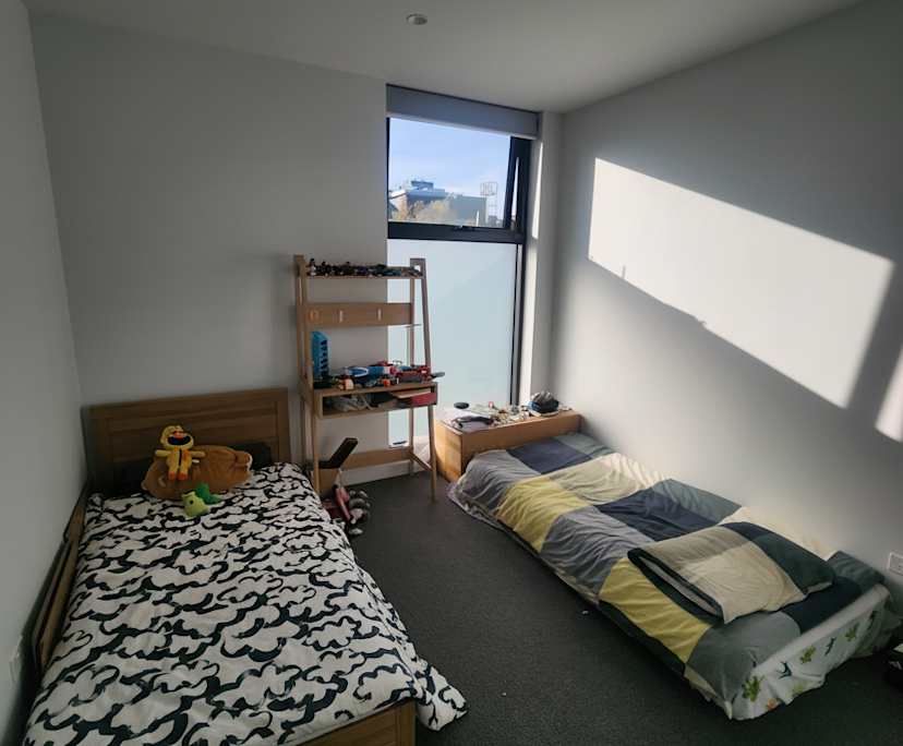 Furnished room with ensuite in a flatshare