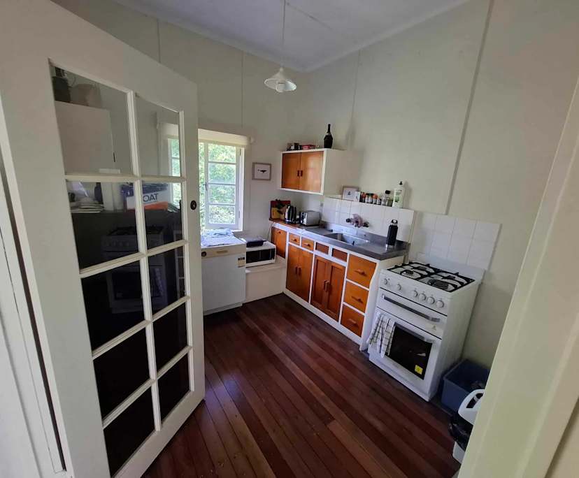 Room in a share house