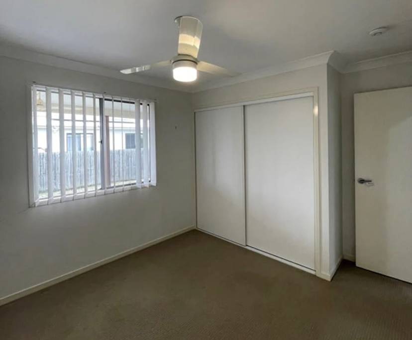 Room in a share house