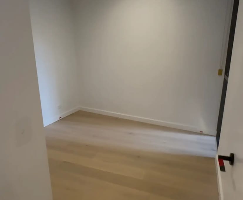 Unfurnished room with own bathroom