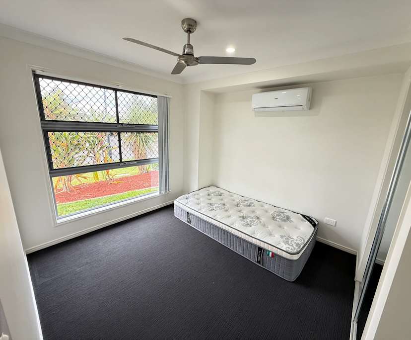 Room in a share house