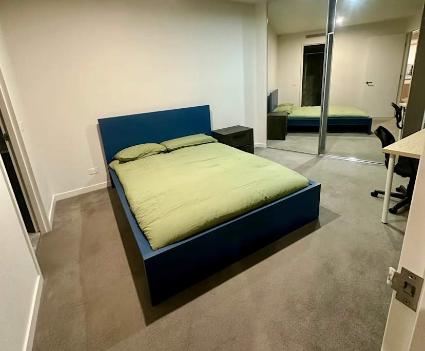 Furnished room with ensuite in a flatshare