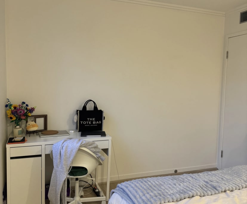 Unfurnished room with ensuite in a flatshare