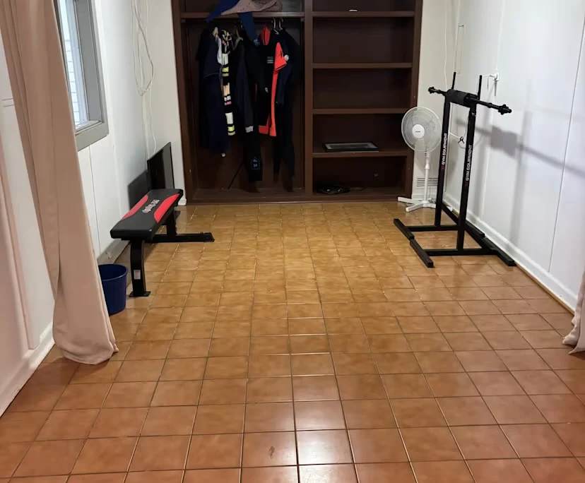 Unfurnished room granny flat for rent